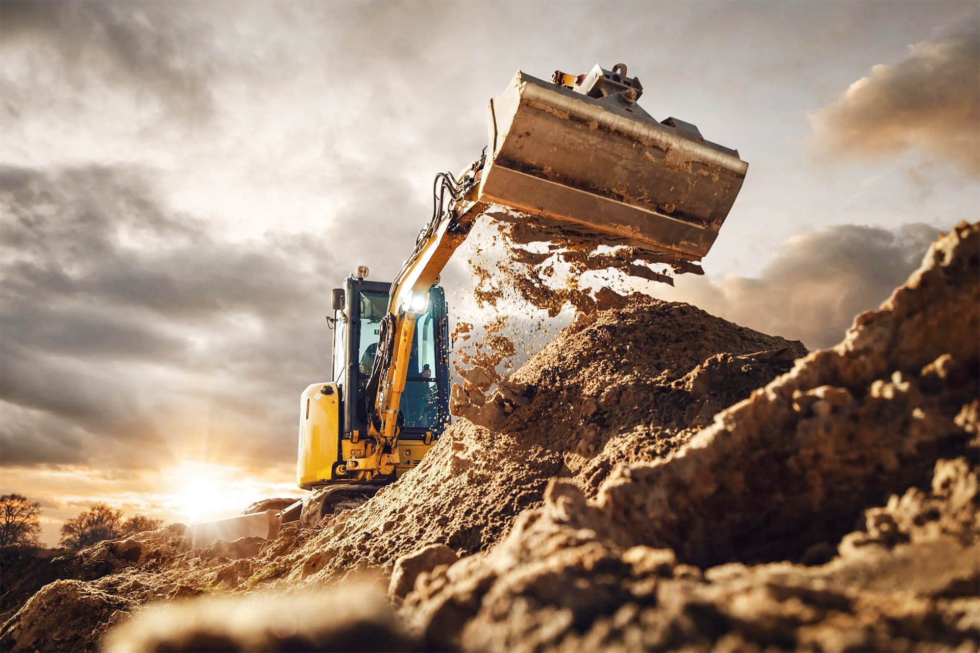 Tilt excavator buckets with the StrongTilt